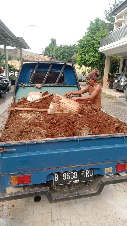 Jasa buang puing dan sampah proyek