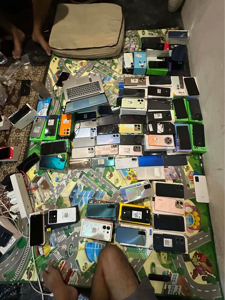 HANDPHONE EKS GADAI BATANGAN ADA FULLSET BANYAK