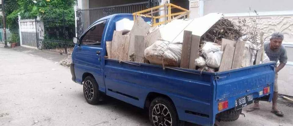 Jasa buang puing dan sampah proyek