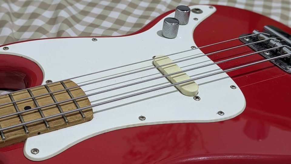 Gitar Squier Bronco Bass