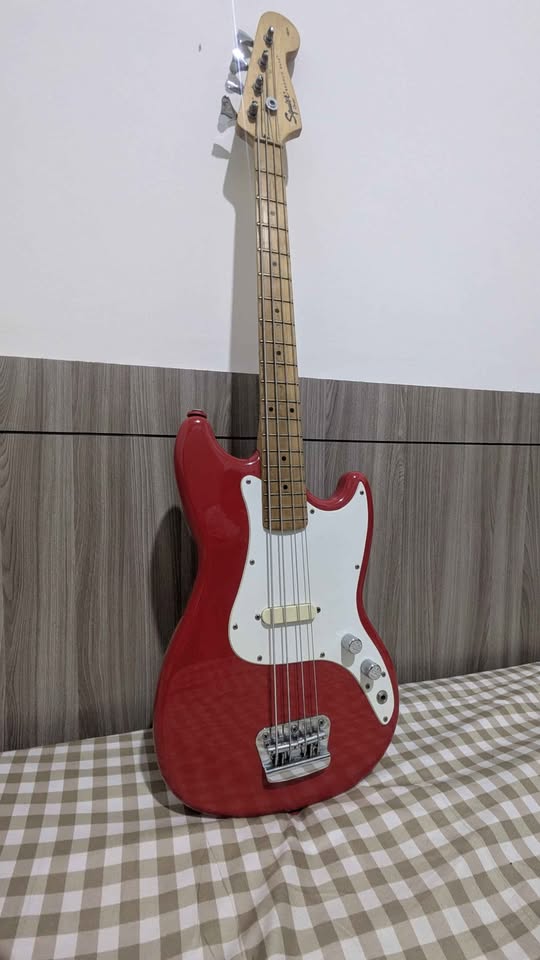 Gitar Squier Bronco Bass