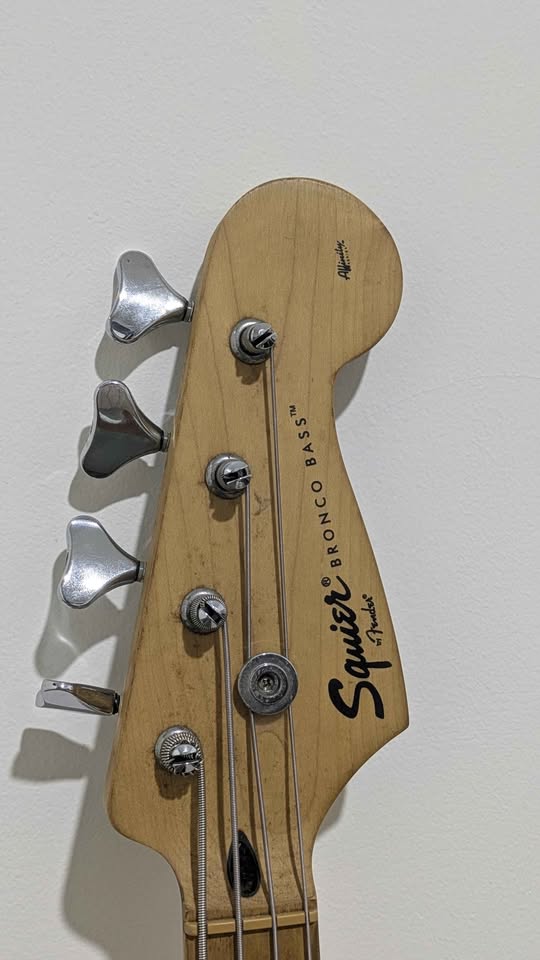 Gitar Squier Bronco Bass