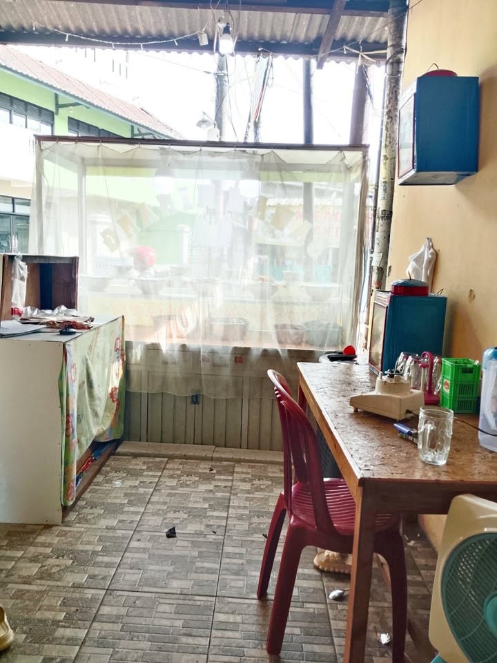 Perlengkapan rumah makan
