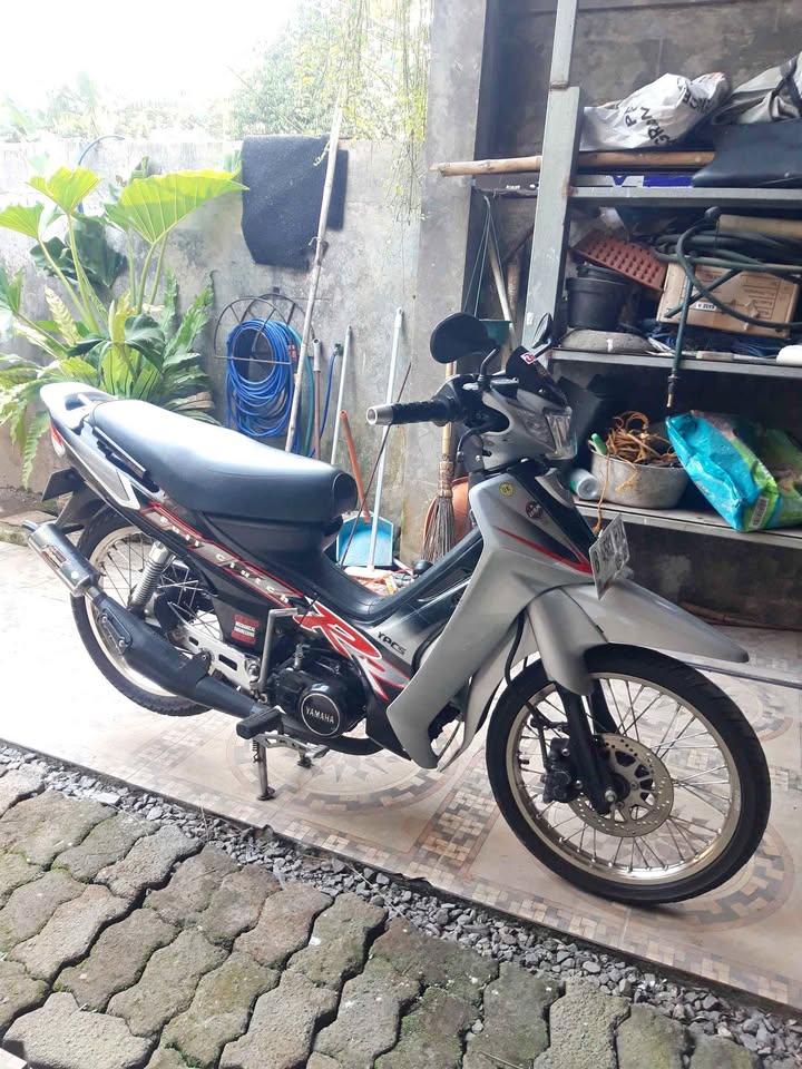 Yamaha f1zr 2003