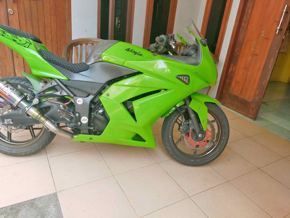 Kawasaki ninja karbu 250cc tahun 2008
