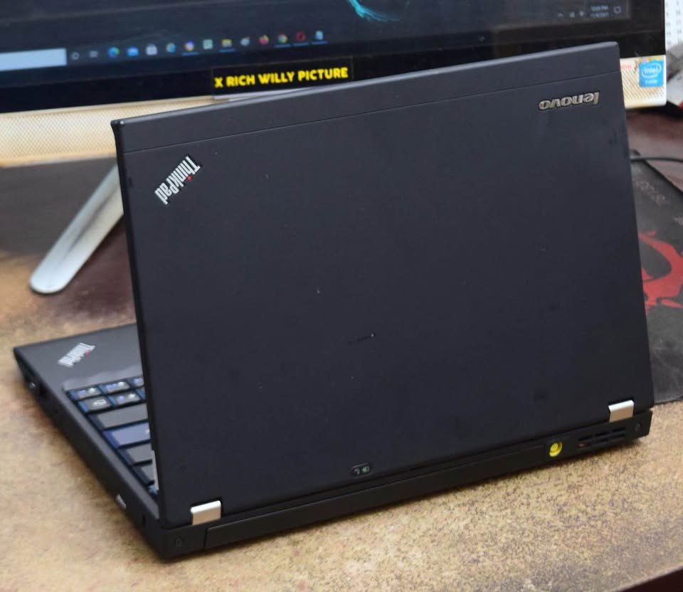 jual cepet aja gan,Semua normal Dan mulus Lenovo Thinkpad X220 i5 Gen 2 Ram 4Gb HDD 320Gb