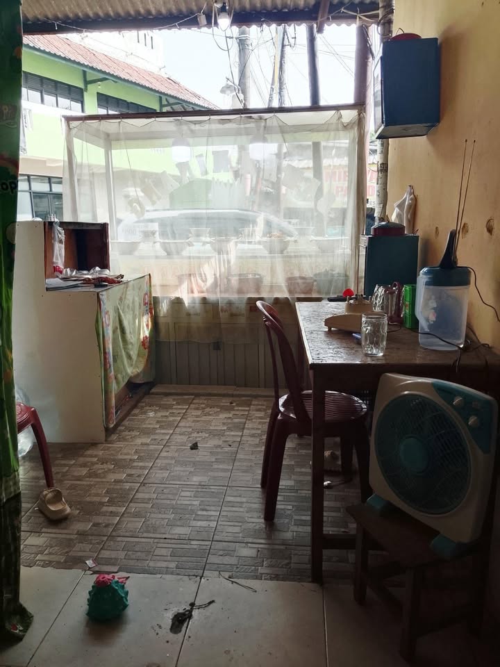 Perlengkapan rumah makan