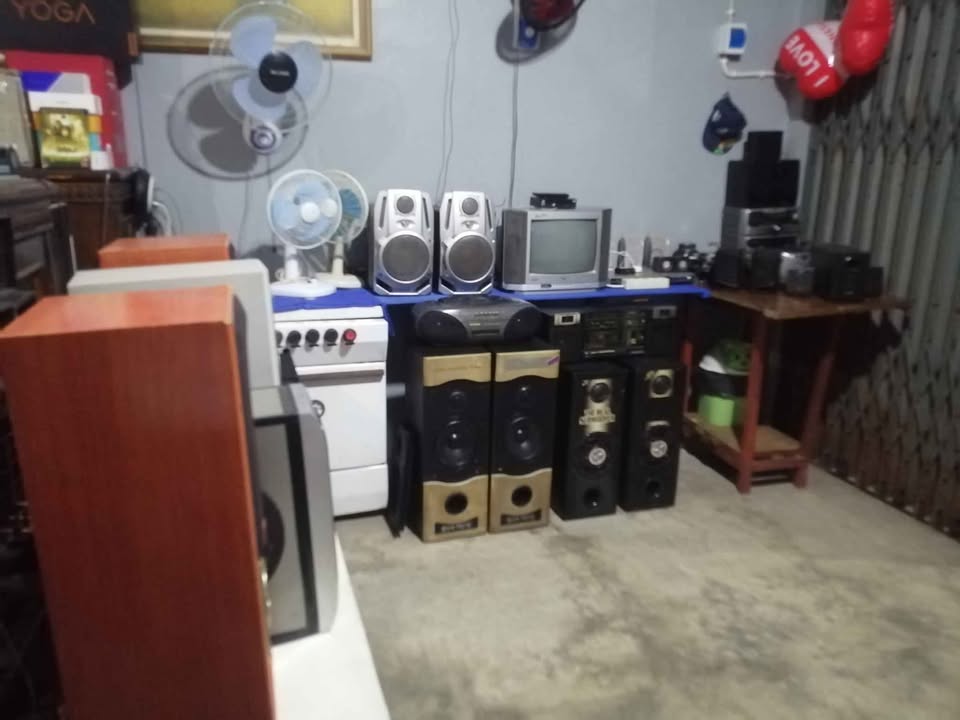 Speaker salon dan elektronik bekas. Lokasi cilodong Kota depok