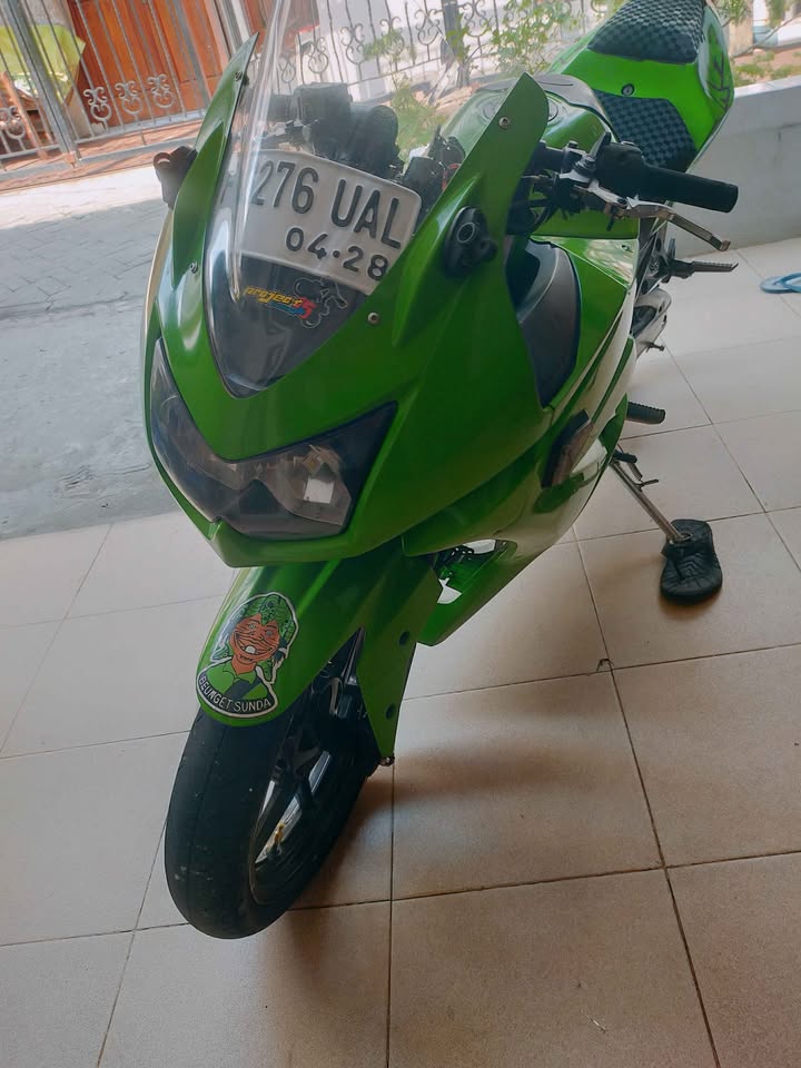 Kawasaki ninja karbu 250cc tahun 2008