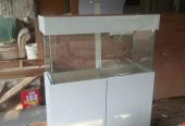 Aquarium dengan kabinet minimalis