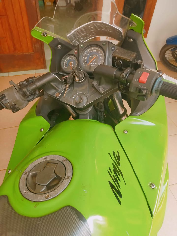 Kawasaki ninja karbu 250cc tahun 2008