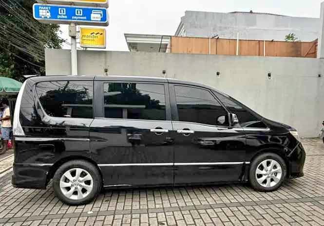 Nissan Serena 2013