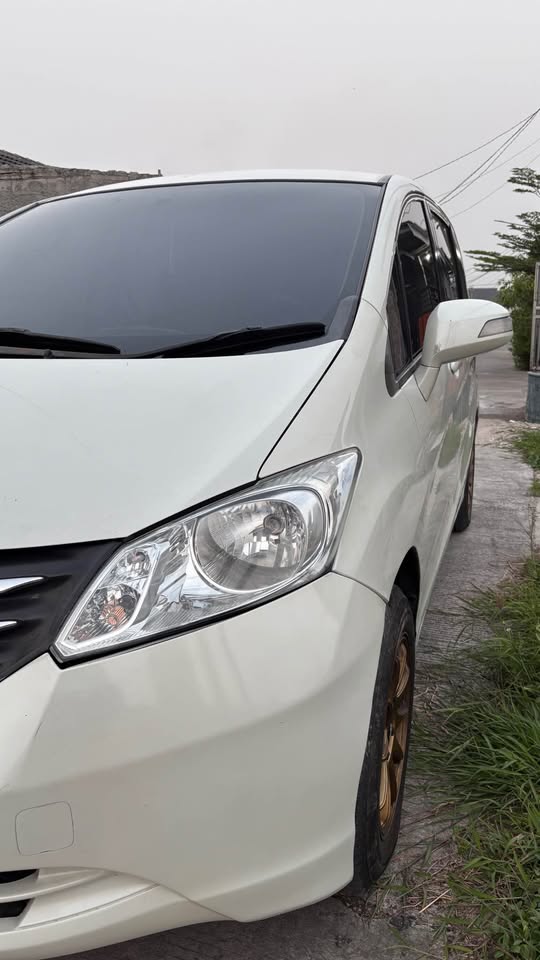 Honda Freed 1.5 AT