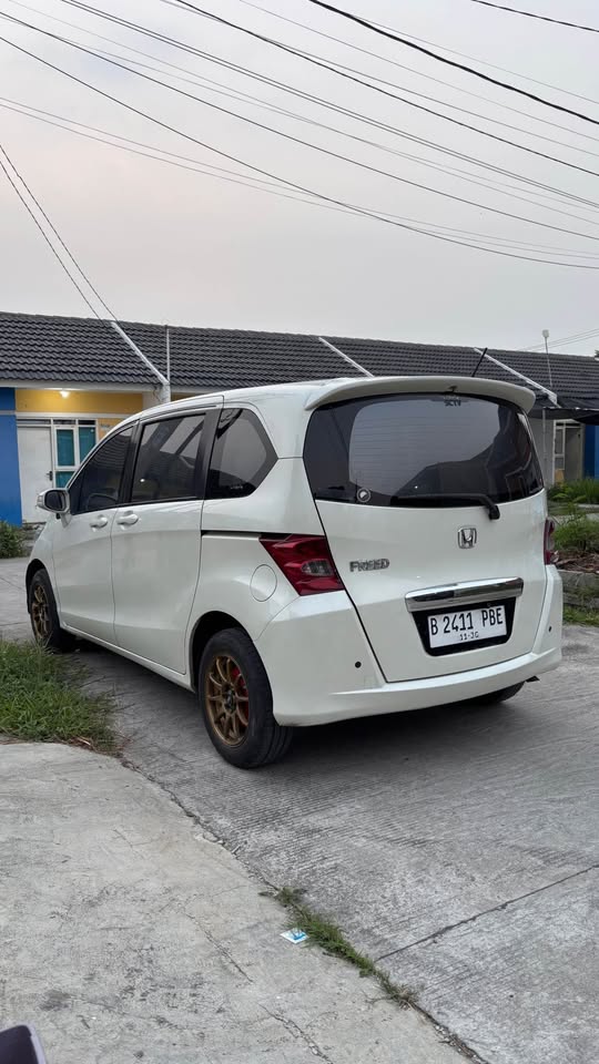 Honda Freed 1.5 AT