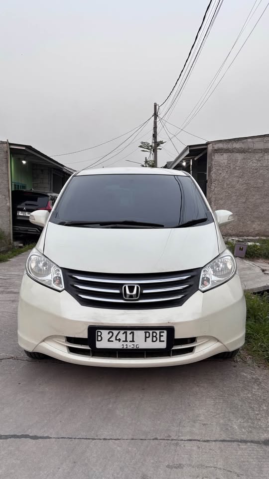 Honda Freed 1.5 AT